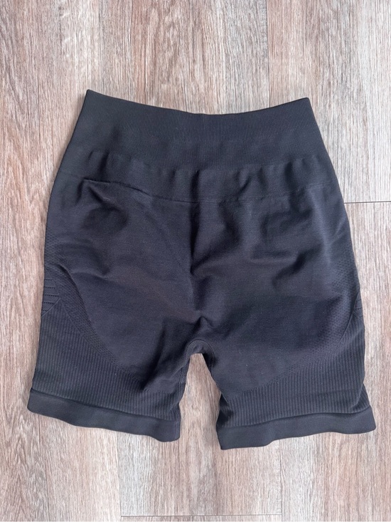 Alphalete Pants - Alphalete Black Seamless High-Rise Bike Shorts